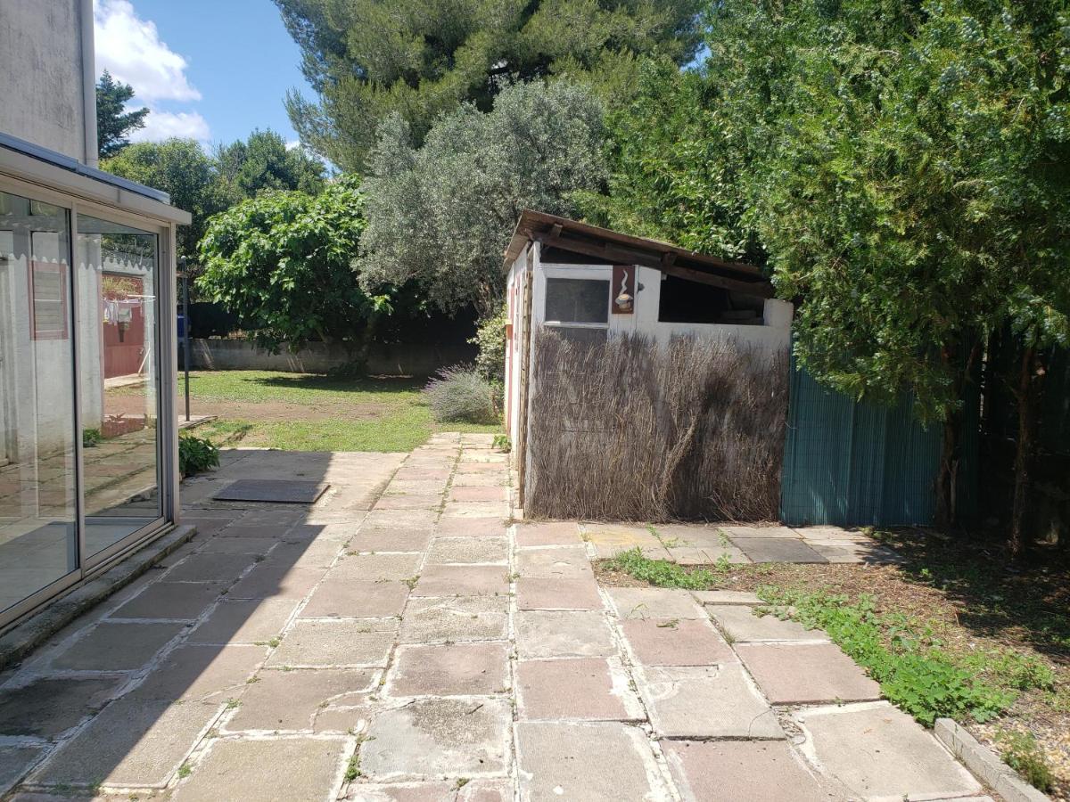 Orteils Au Soleil Jardin Parking Nîmes Exterior foto